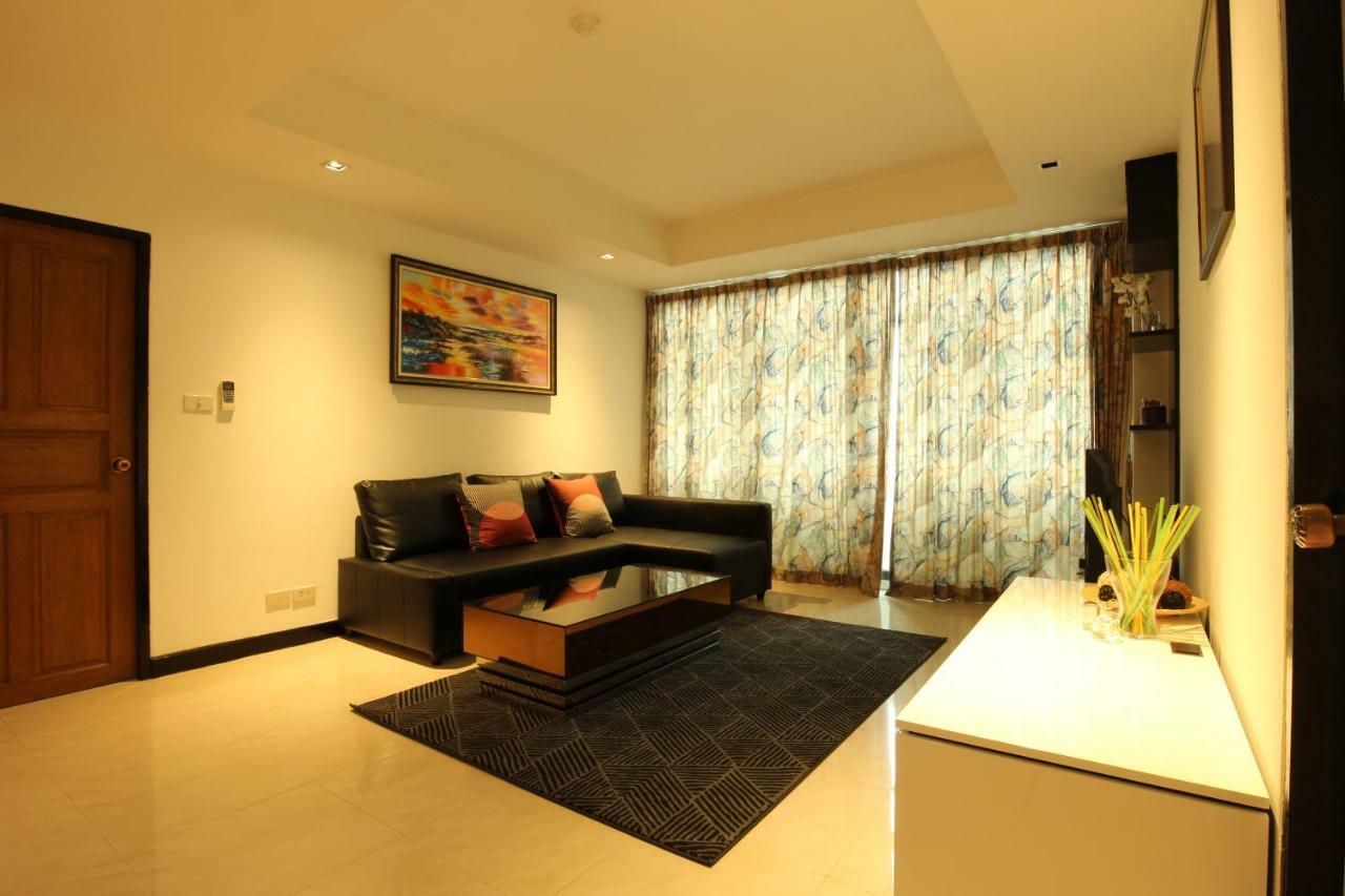 Serena Sathorn Suites Bangkok Bagian luar foto