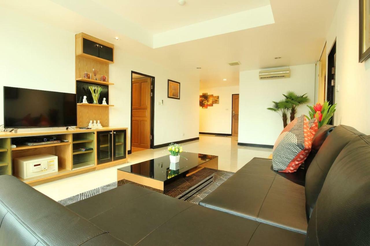 Serena Sathorn Suites Bangkok Bagian luar foto