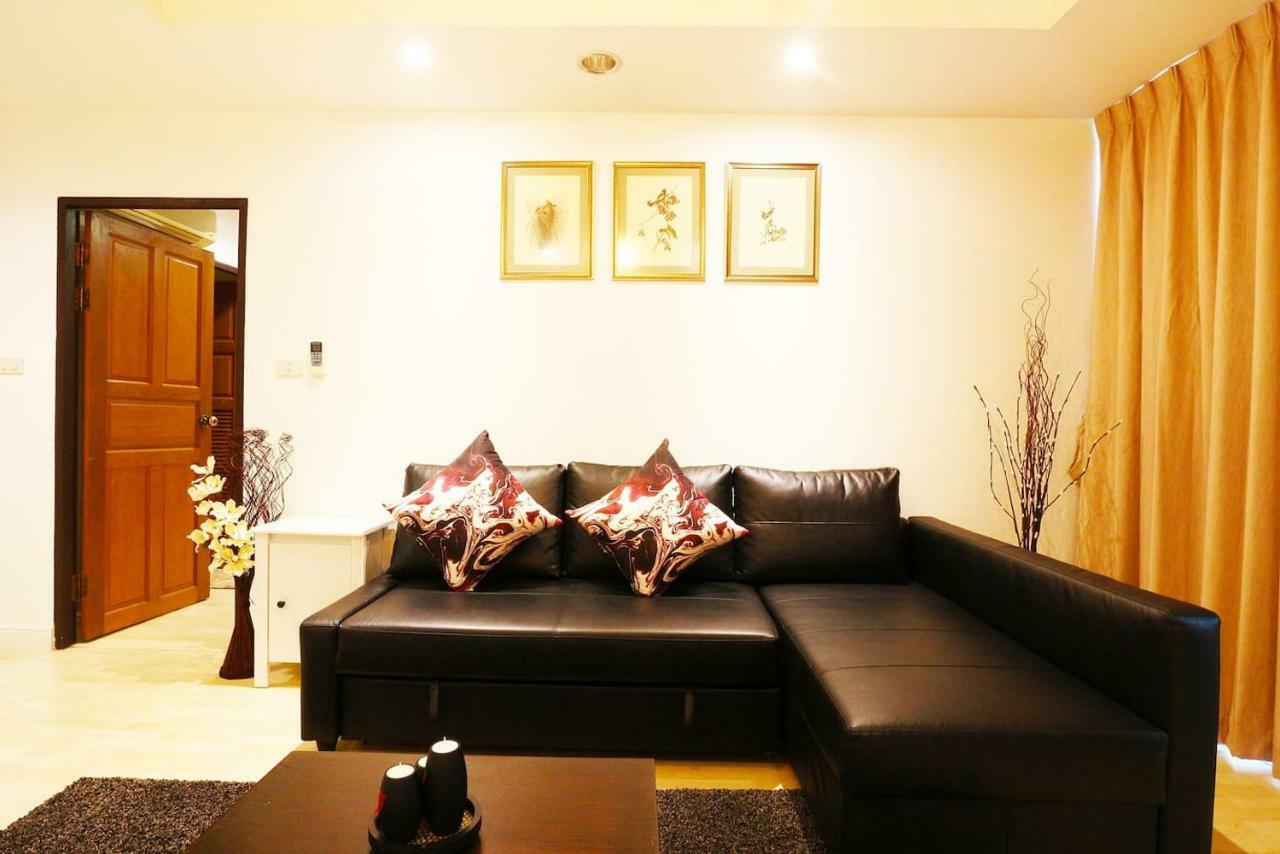 Serena Sathorn Suites Bangkok Bagian luar foto