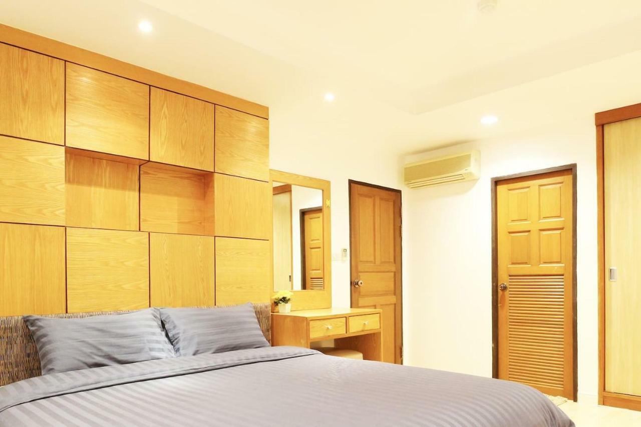 Serena Sathorn Suites Bangkok Bagian luar foto