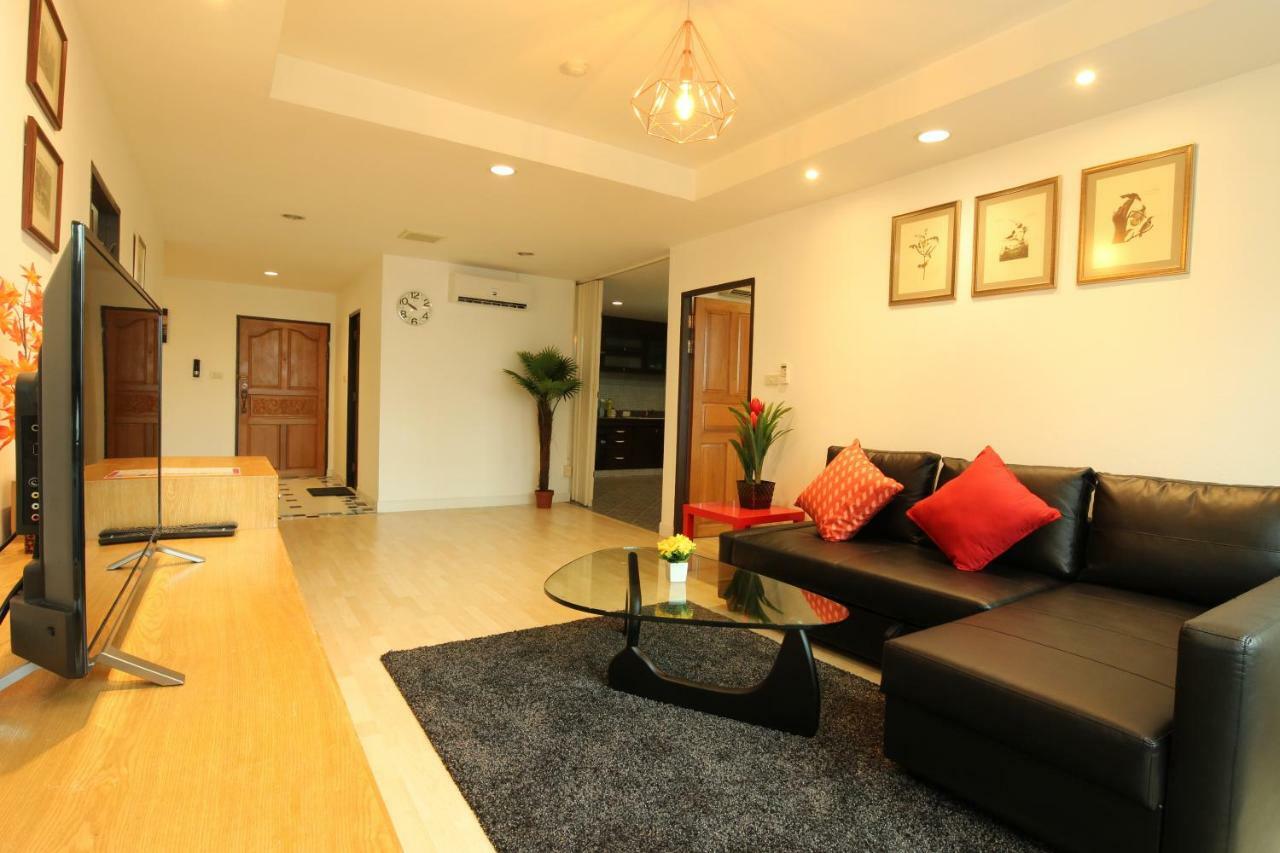 Serena Sathorn Suites Bangkok Bagian luar foto