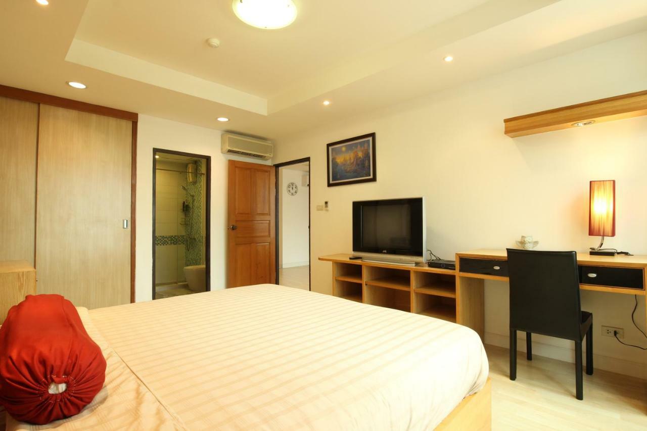 Serena Sathorn Suites Bangkok Bagian luar foto