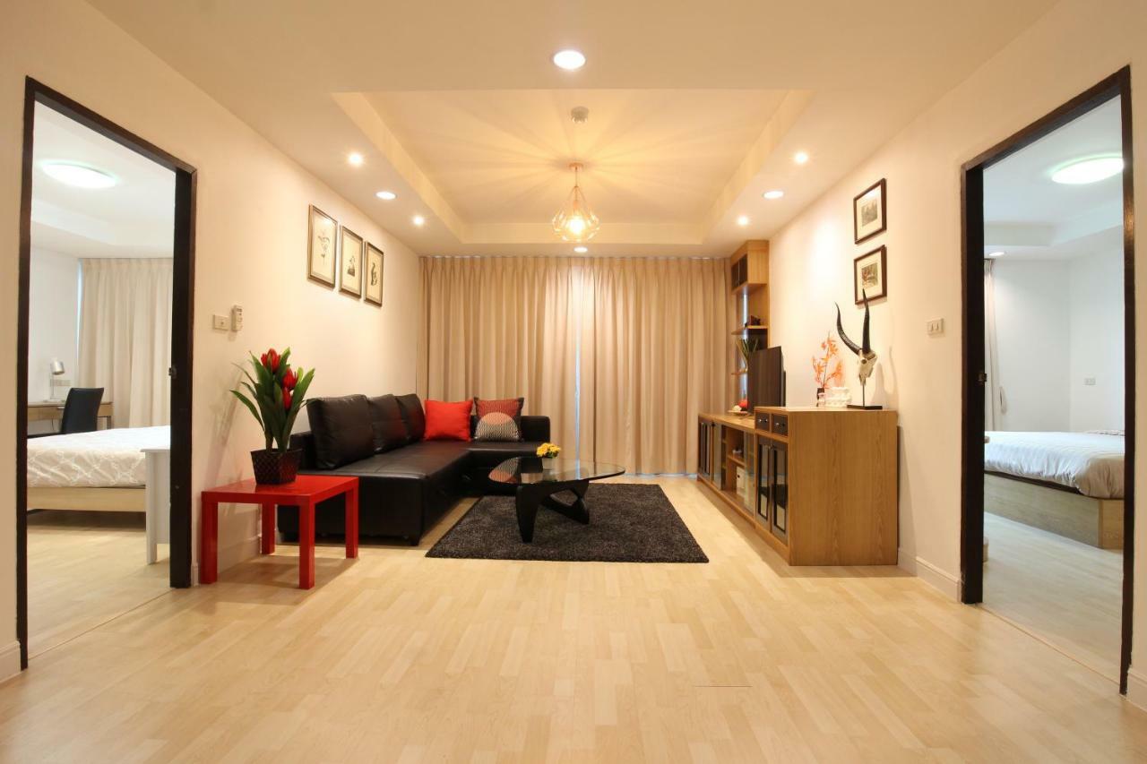 Serena Sathorn Suites Bangkok Bagian luar foto