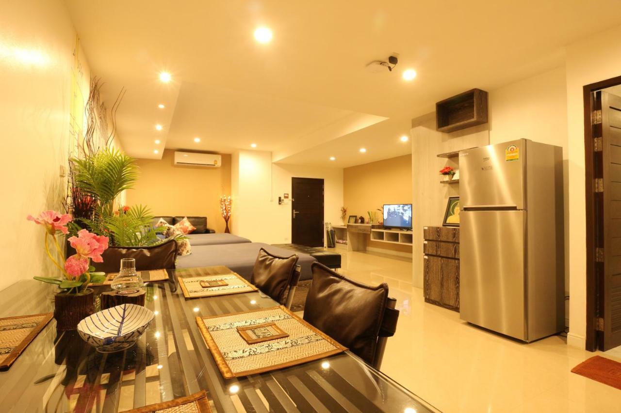 Serena Sathorn Suites Bangkok Bagian luar foto
