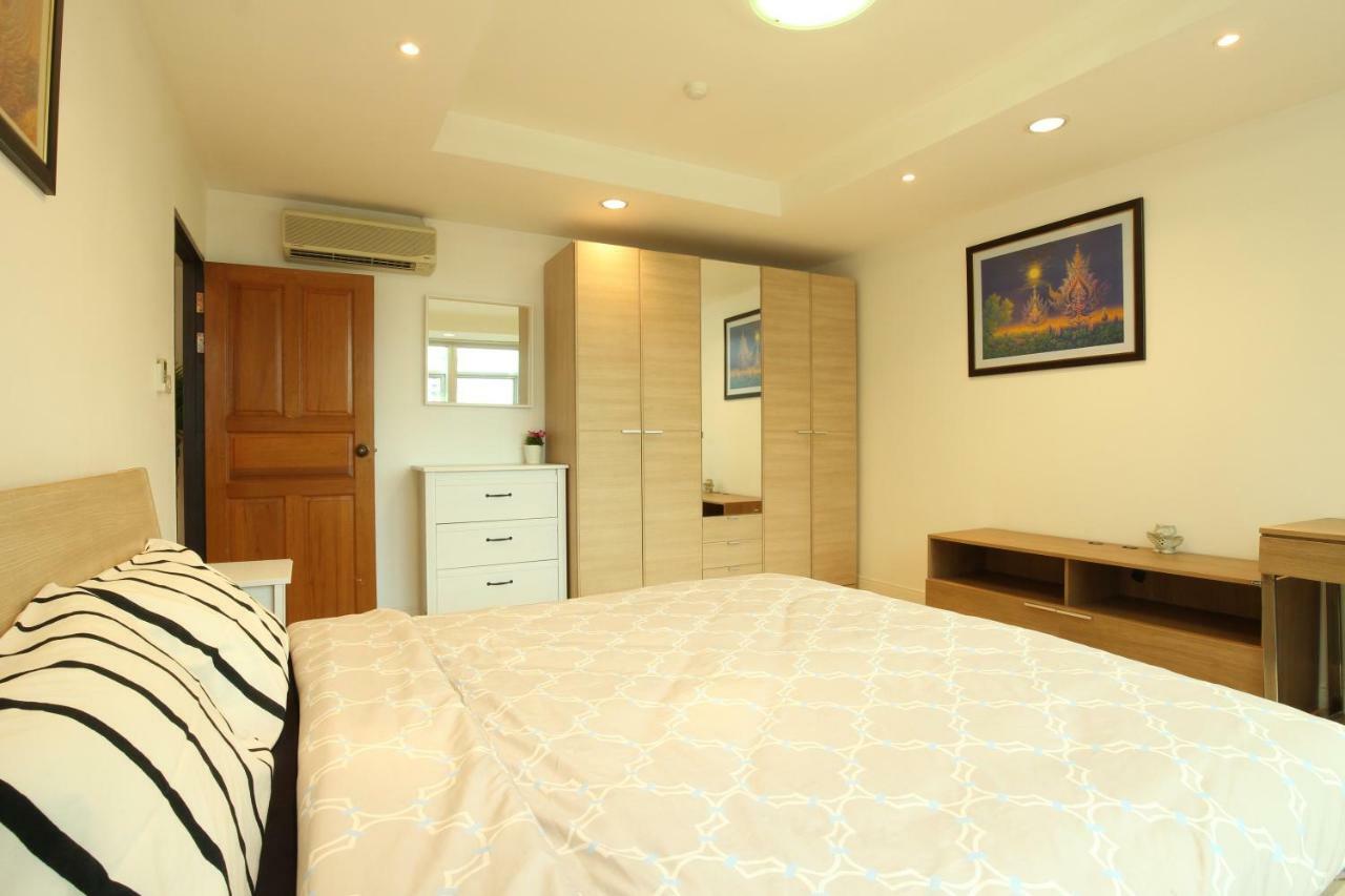 Serena Sathorn Suites Bangkok Bagian luar foto