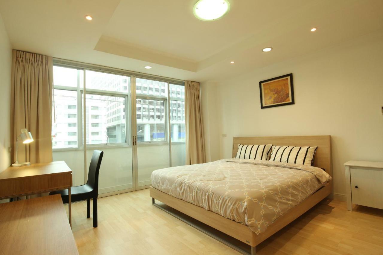 Serena Sathorn Suites Bangkok Bagian luar foto