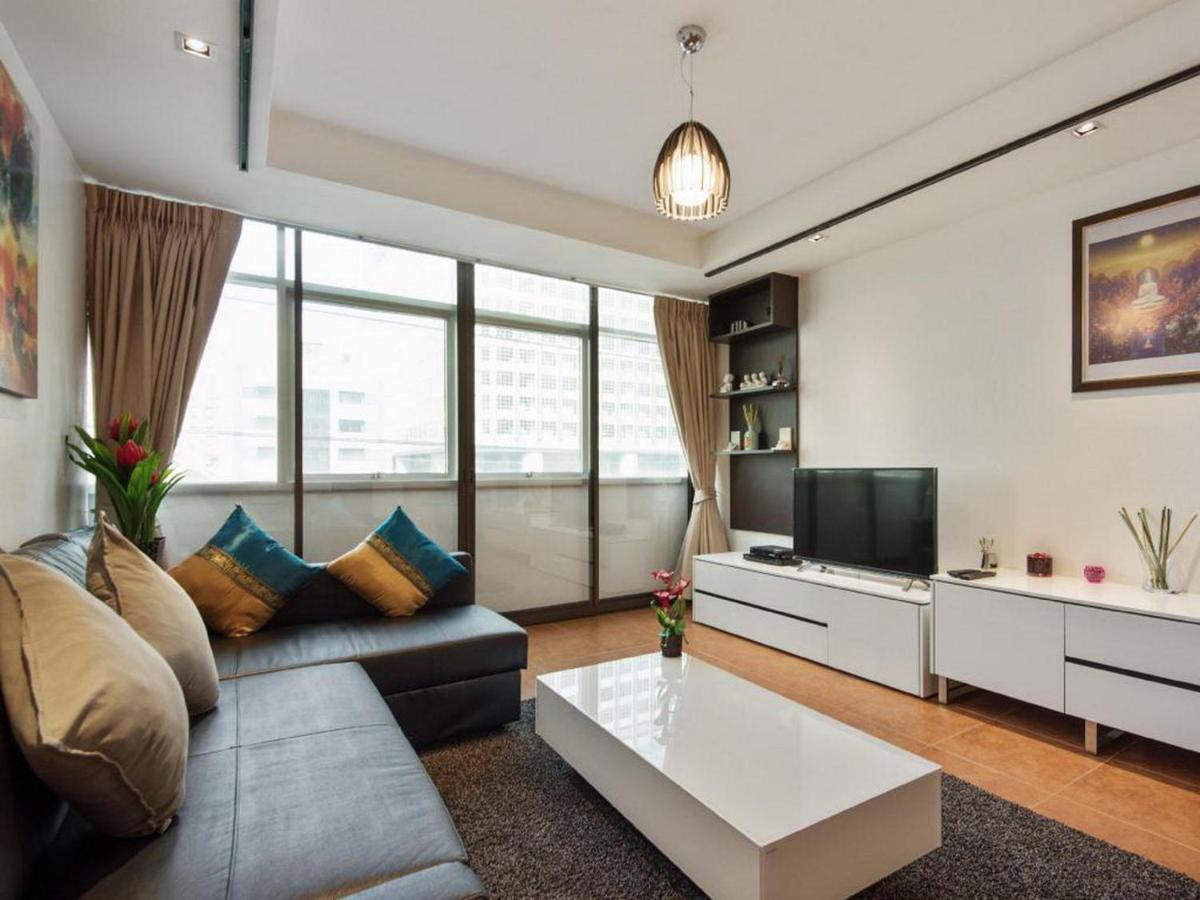 Serena Sathorn Suites Bangkok Bagian luar foto