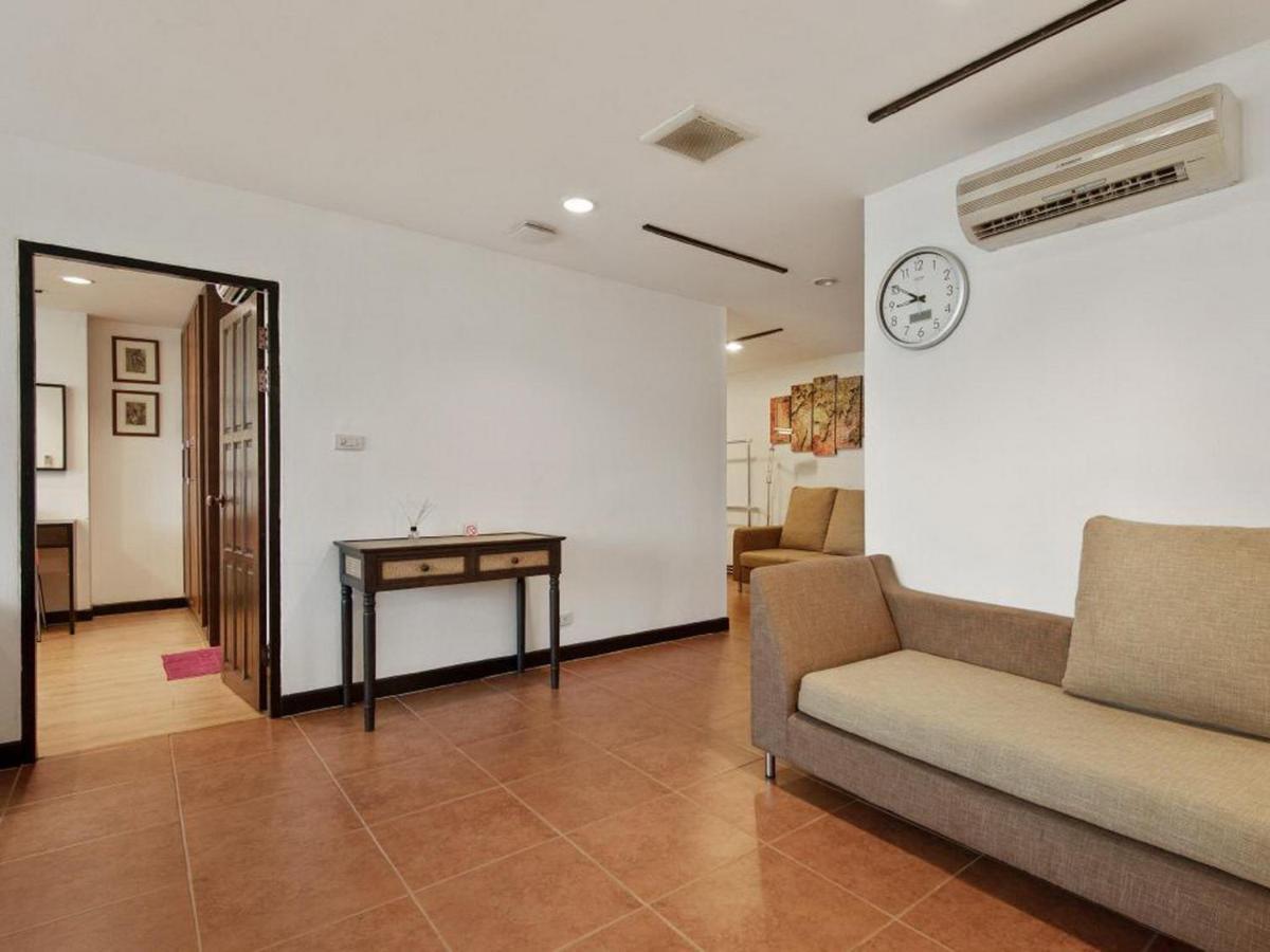 Serena Sathorn Suites Bangkok Bagian luar foto