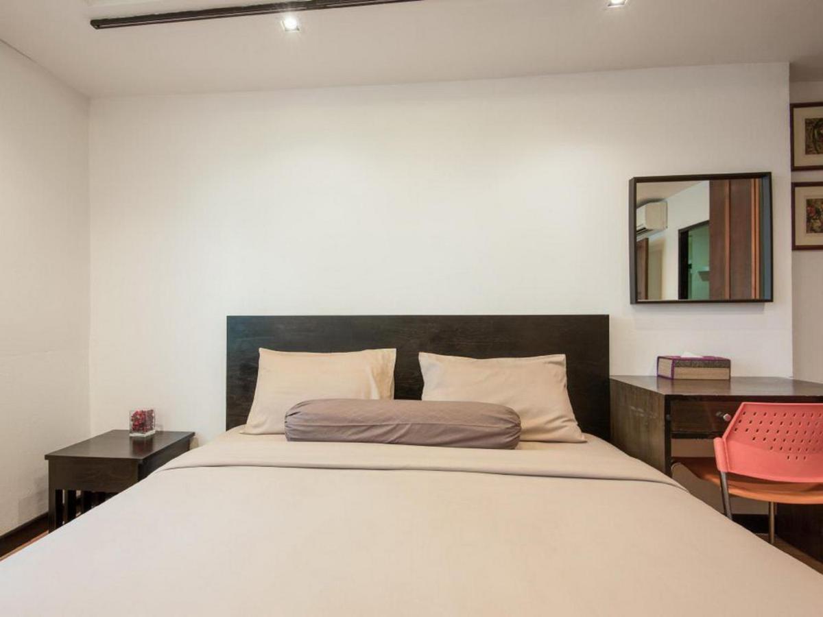 Serena Sathorn Suites Bangkok Bagian luar foto