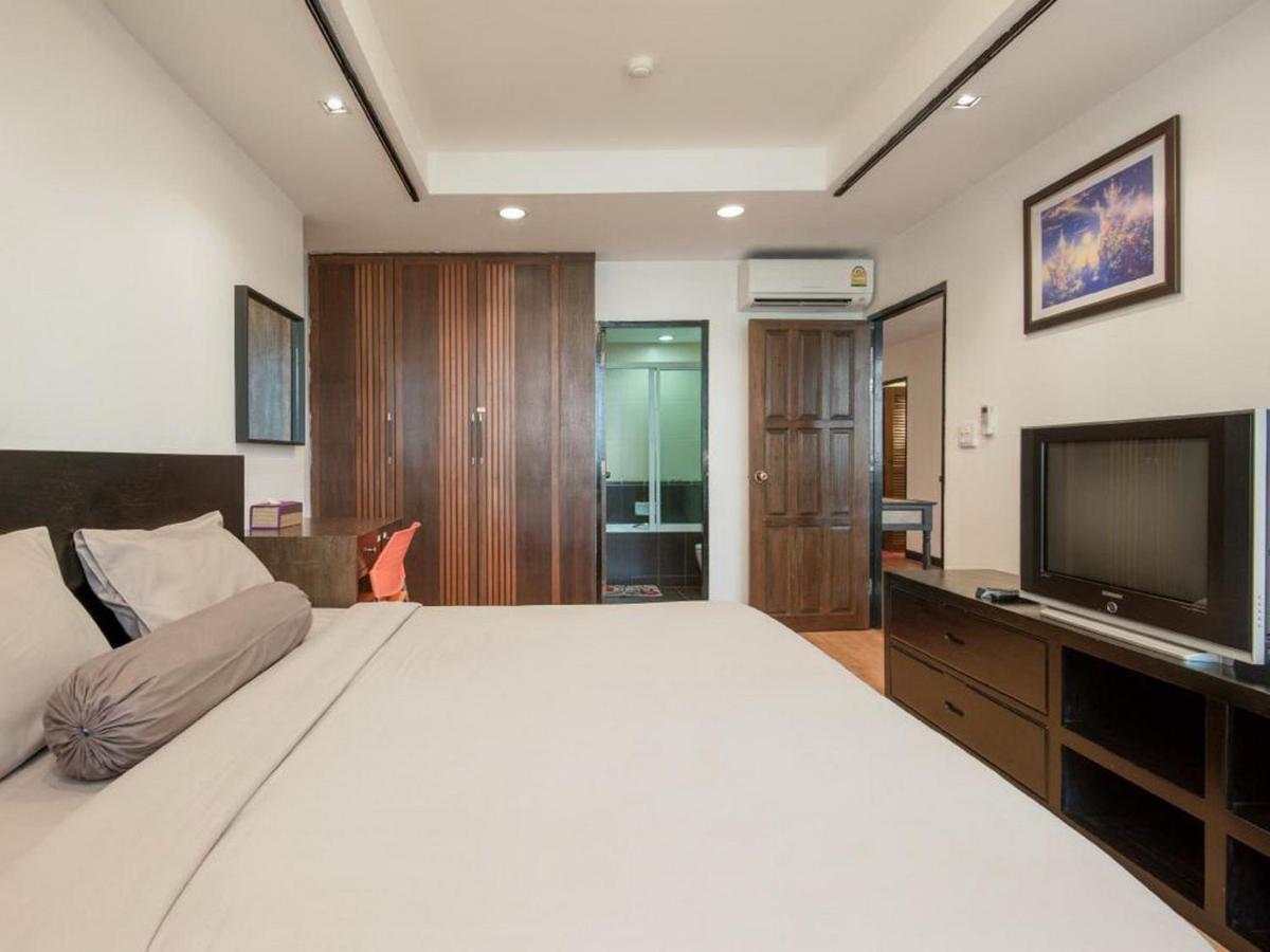 Serena Sathorn Suites Bangkok Bagian luar foto