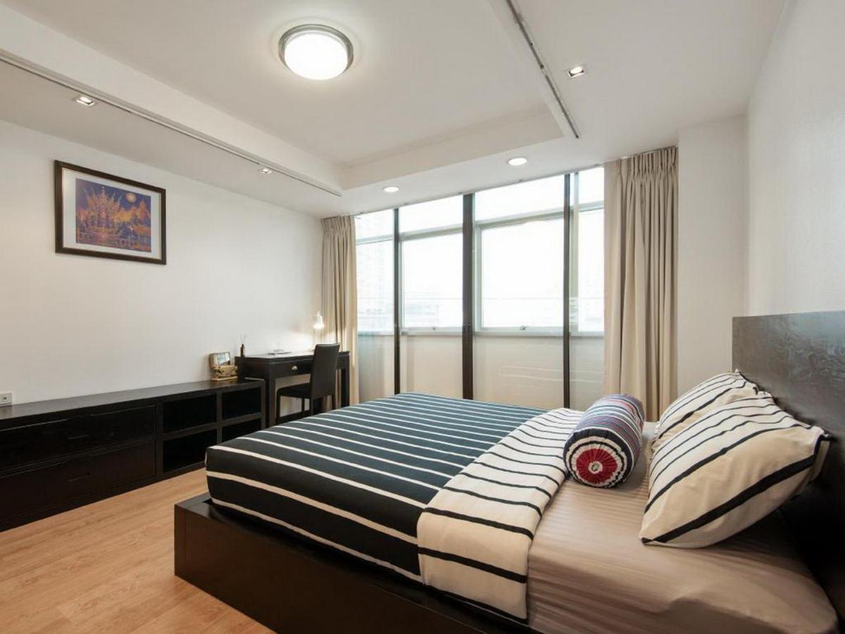 Serena Sathorn Suites Bangkok Bagian luar foto