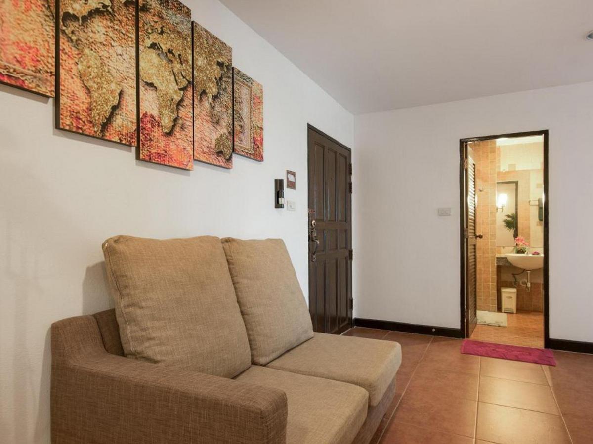 Serena Sathorn Suites Bangkok Bagian luar foto
